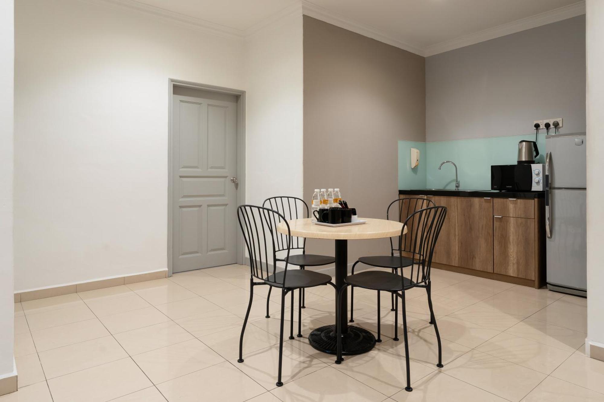 Golden View Serviced Apartments Tanjung Tokong Exterior foto