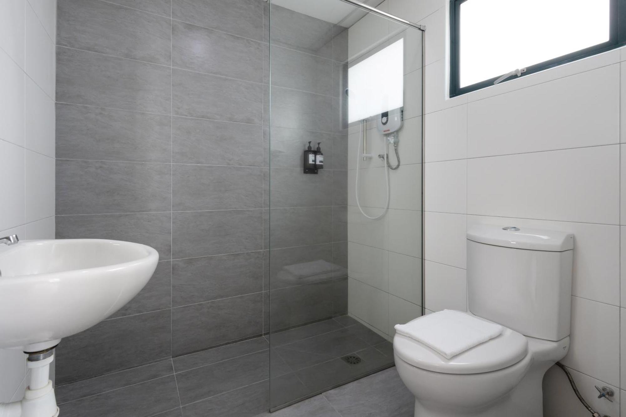 Golden View Serviced Apartments Tanjung Tokong Exterior foto