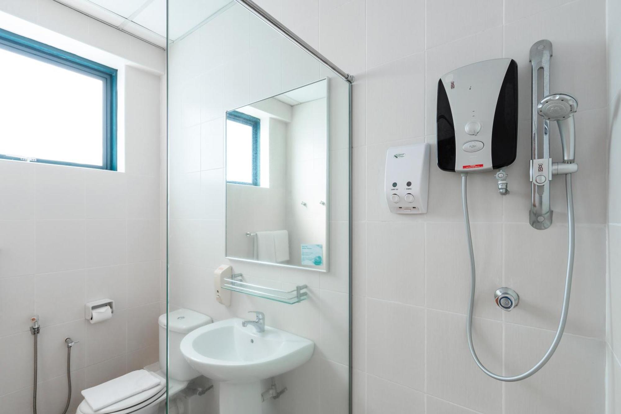 Golden View Serviced Apartments Tanjung Tokong Exterior foto