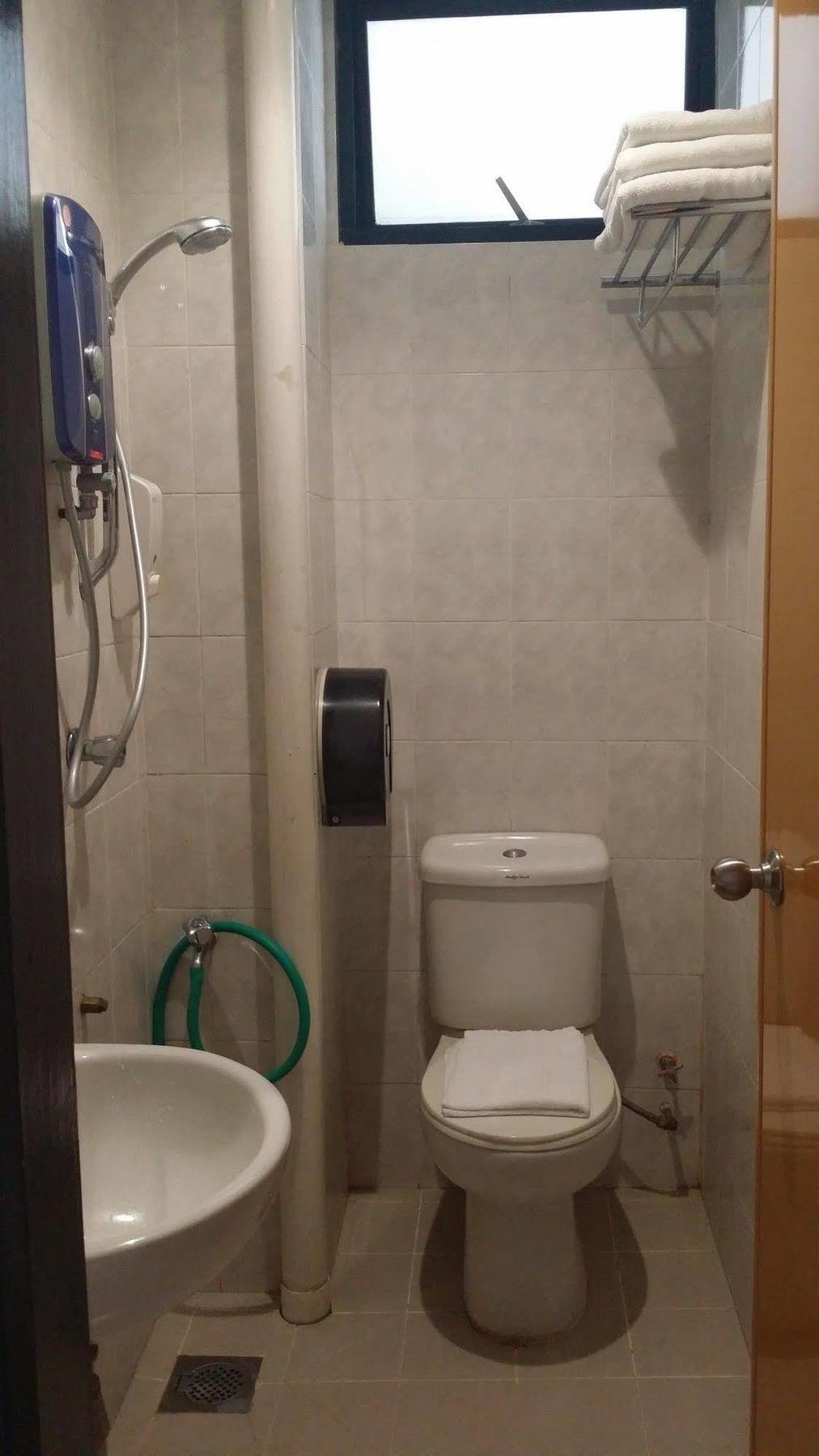 Golden View Serviced Apartments Tanjung Tokong Exterior foto