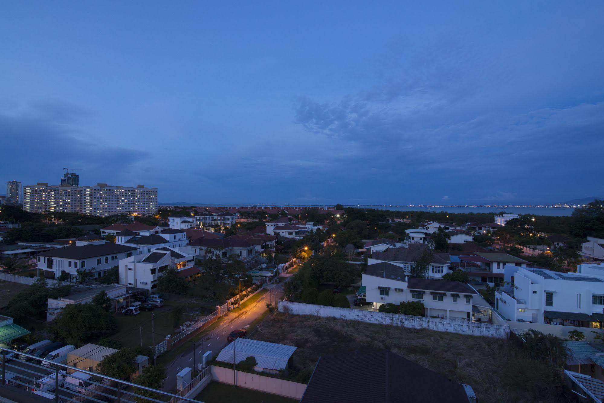 Golden View Serviced Apartments Tanjung Tokong Exterior foto